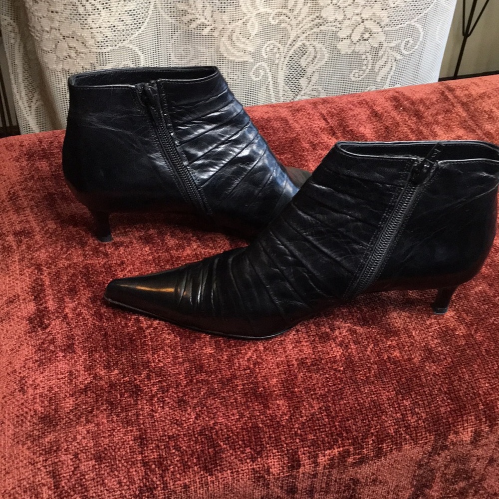 Oxmox Black Leather Booties